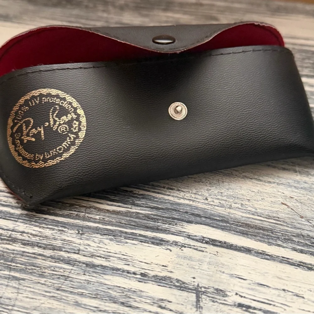 Ray-Ban sunglasses‎ and case
